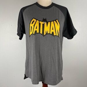 Batman Graphic T-Shirt Size L EUC
